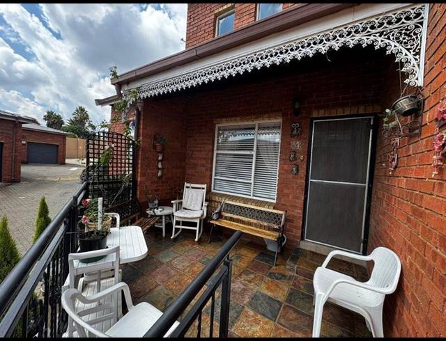 2 BEDROOM TOWNHOUSE FOR SALE IN GLEN MARAIS